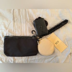 NEW BEIS The Sport Wristlet Set